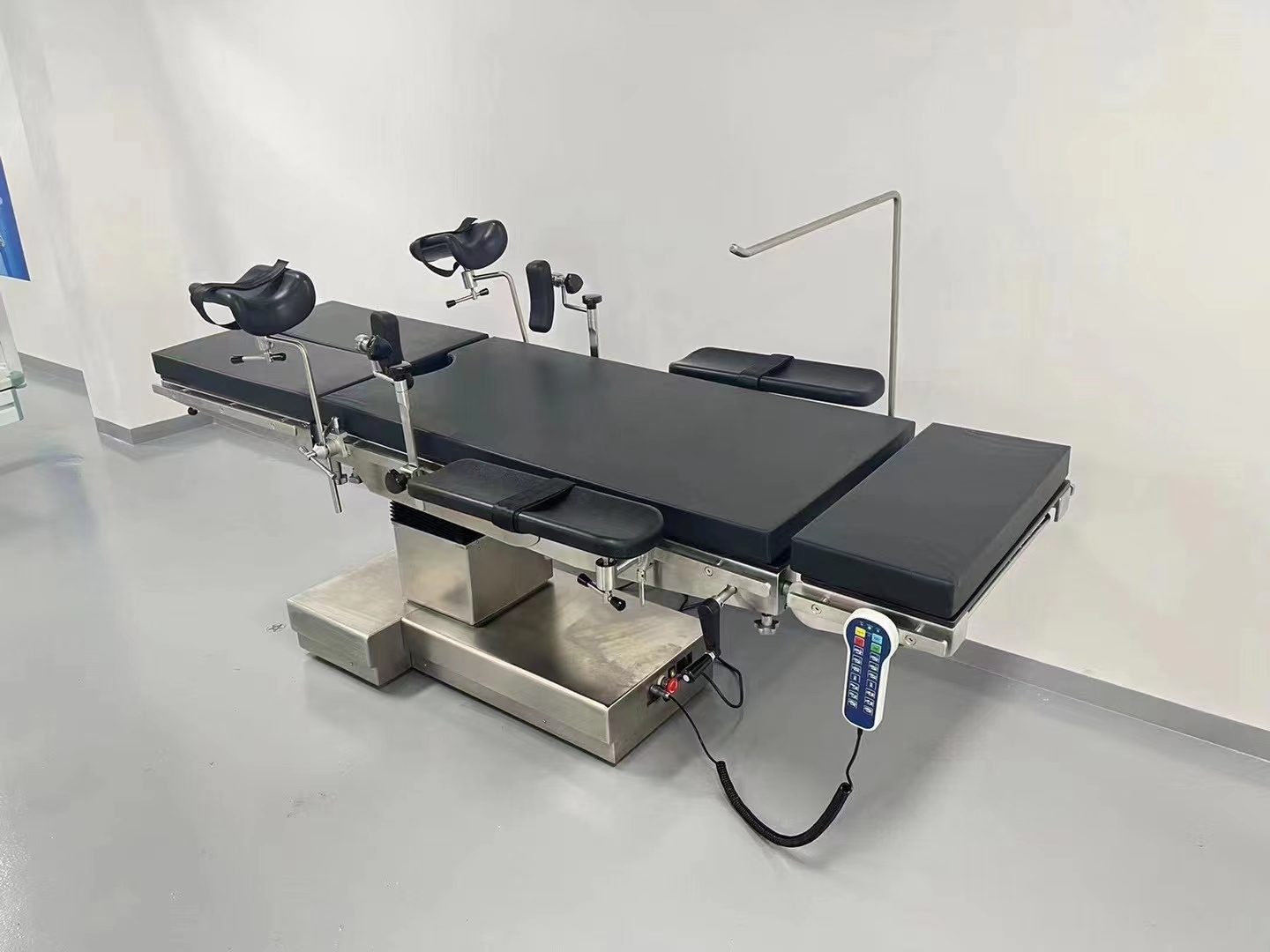 Table OT hydraulique électrique avec Table d'opération orthopédique électrique médicale pour Table d'opération multifonctionnelle à double commande