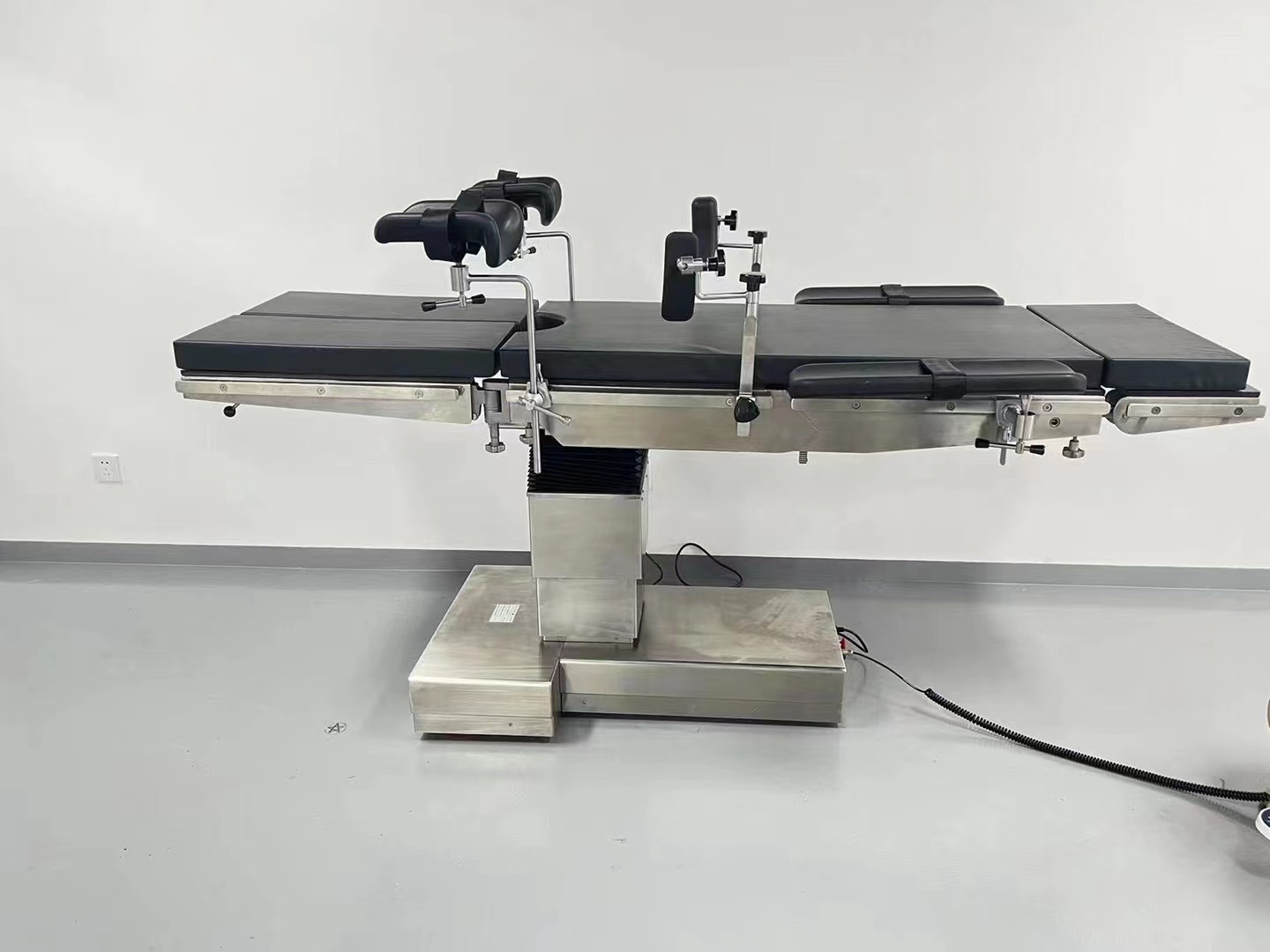 Table OT hydraulique électrique avec Table d'opération orthopédique électrique médicale pour Table d'opération multifonctionnelle à double commande