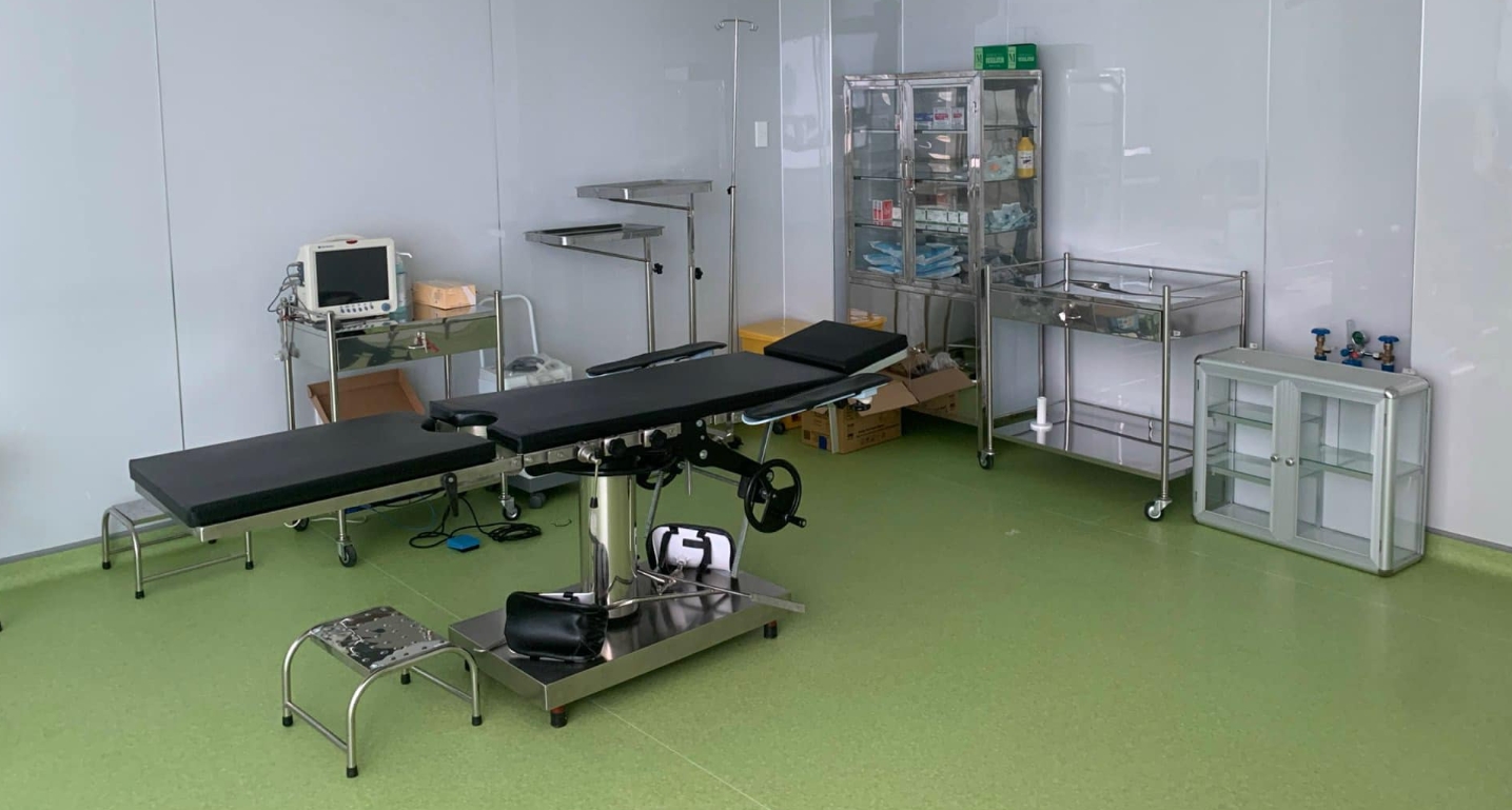 Manuel médical commun de table chirurgicale d'opération ordinaire de lit de théâtre de table d'OT de Suxin