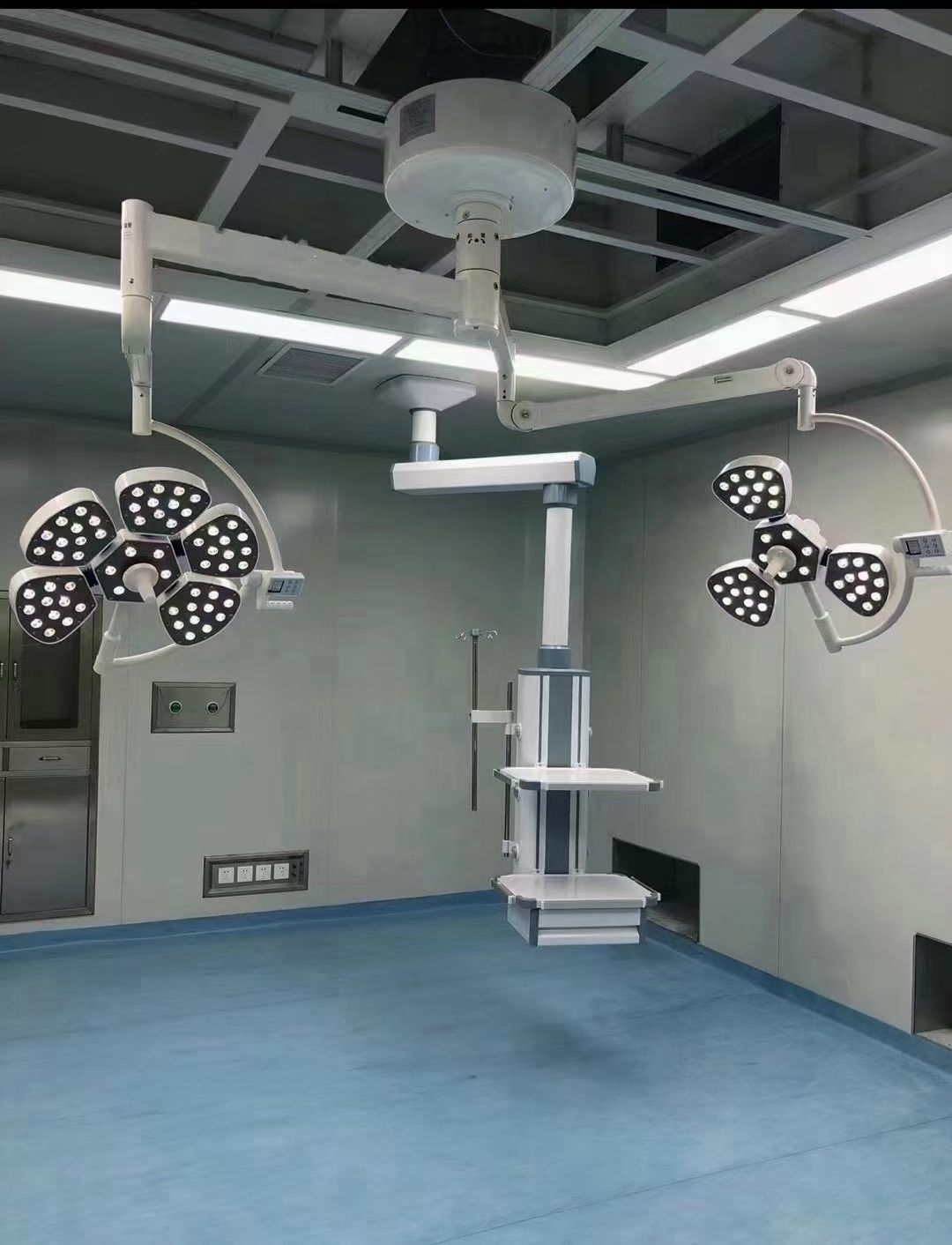 La lumière menée d'opération de lampe de salle d'opération a mené le plafonnier médical sans ombre de salle d'opération