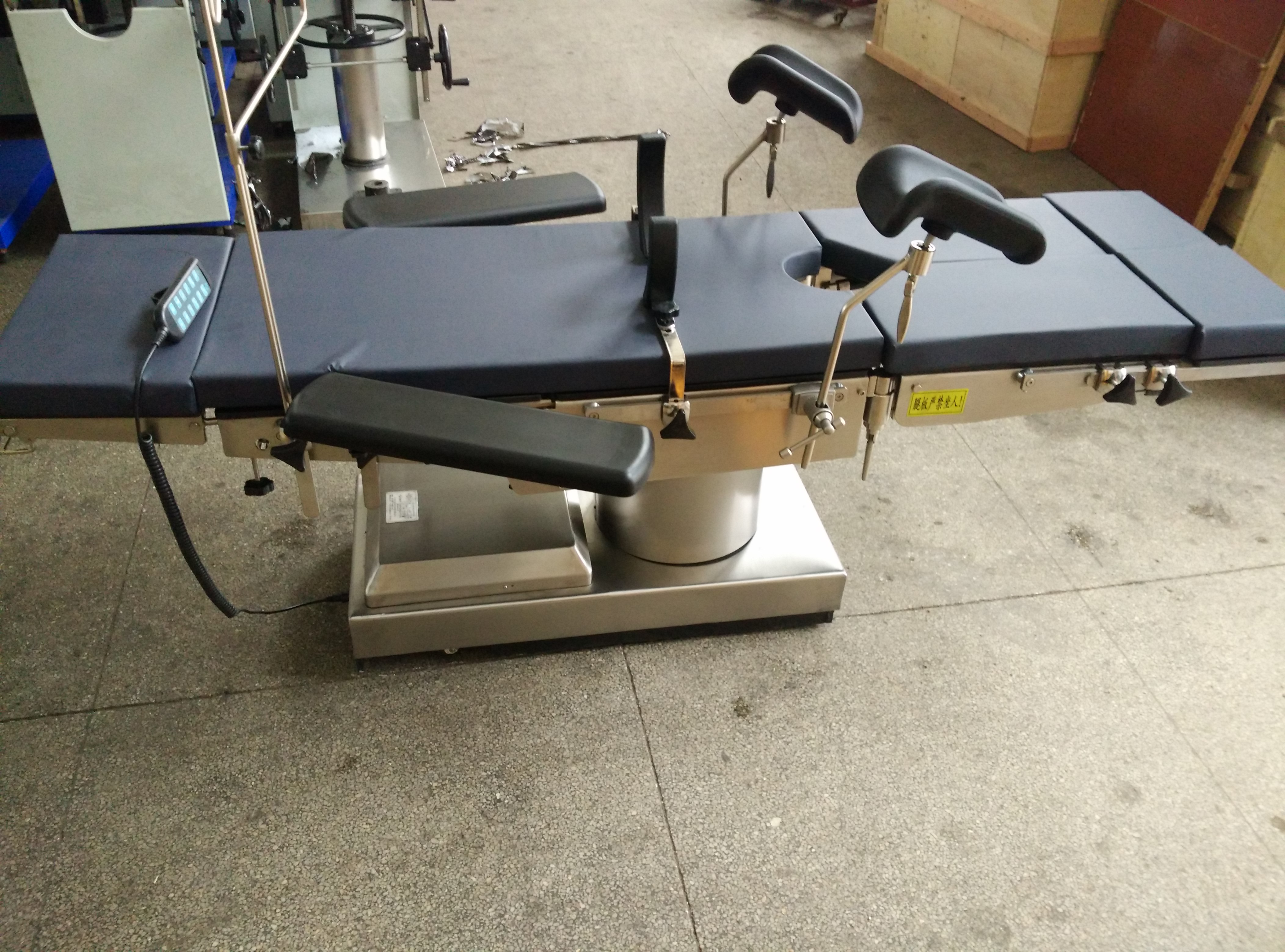  Table d'opération électro-hydraulique Table d'opération orthopédique de chirurgie radiotransparente